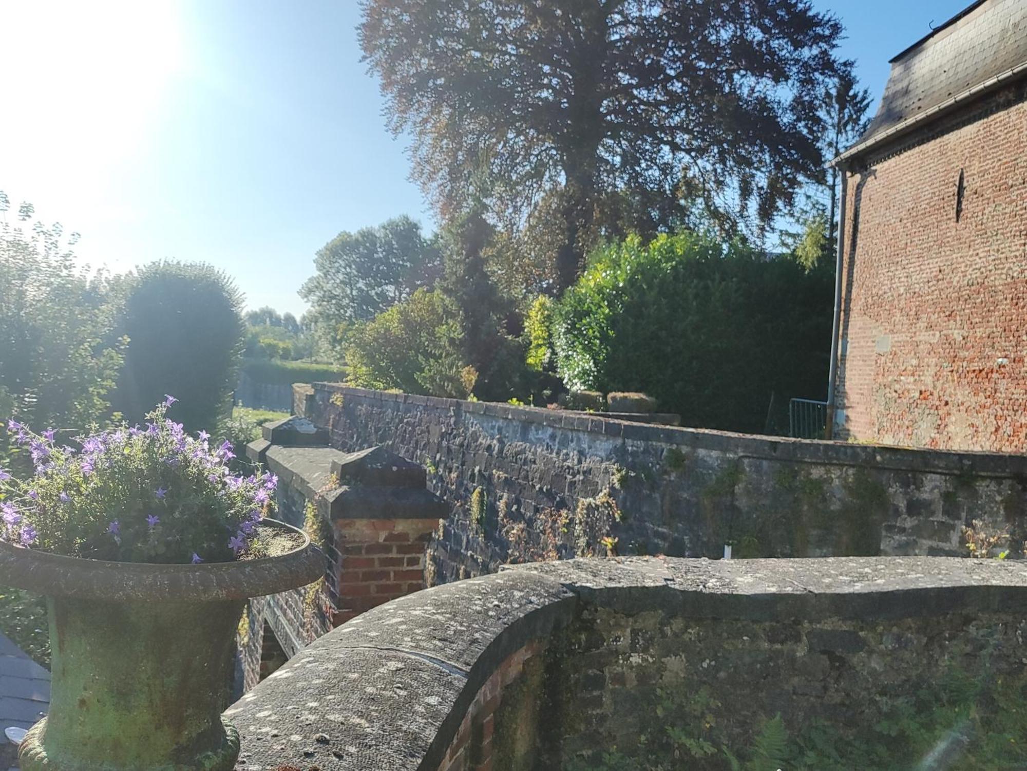 Le Relais Napoleon Bed & Breakfast Avesnes-sur-Helpe Bagian luar foto