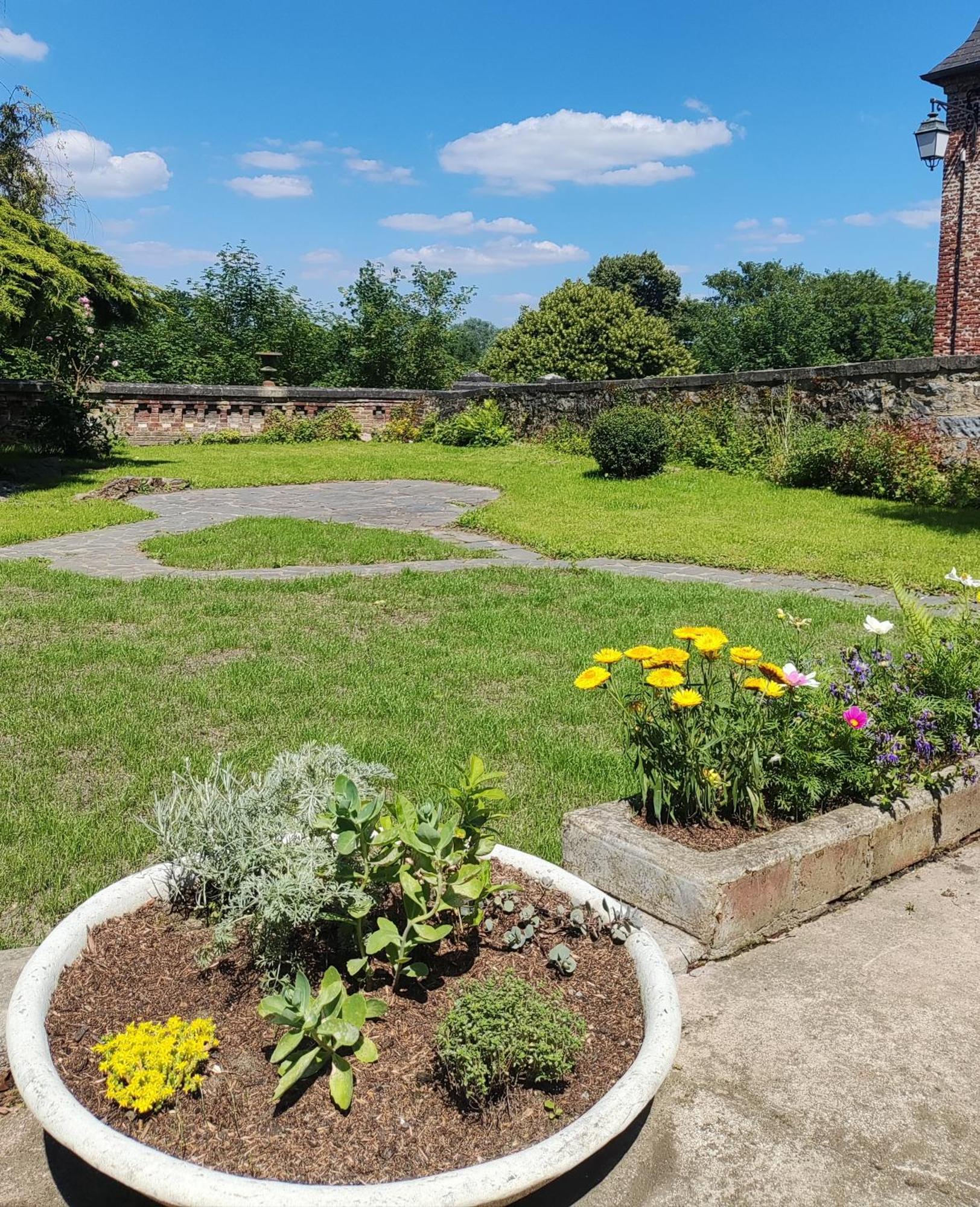 Le Relais Napoleon Bed & Breakfast Avesnes-sur-Helpe Bagian luar foto