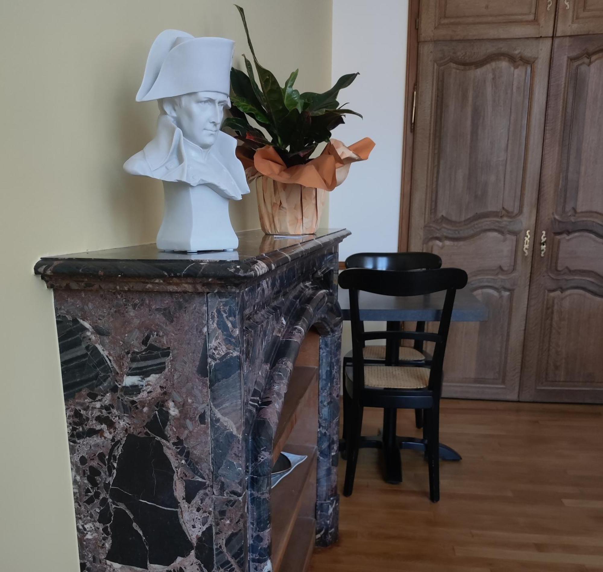 Le Relais Napoleon Bed & Breakfast Avesnes-sur-Helpe Bagian luar foto